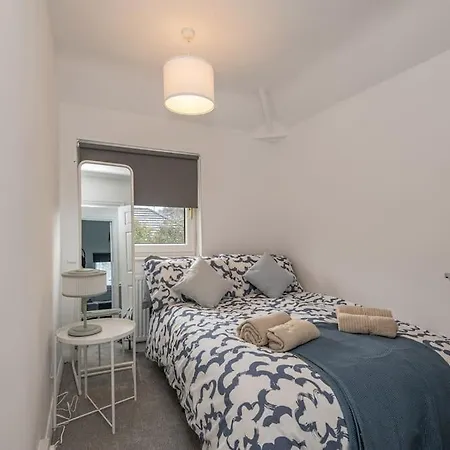 In Ls9 Leeds * Leeds (West Yorkshire)